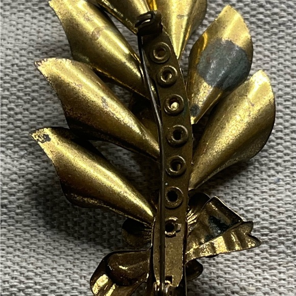 Vintage Gold Tone Floral Leaf Spray Brooch with Clear Rhinestones 🌿✨ (As Is) - Picture 3 of 4